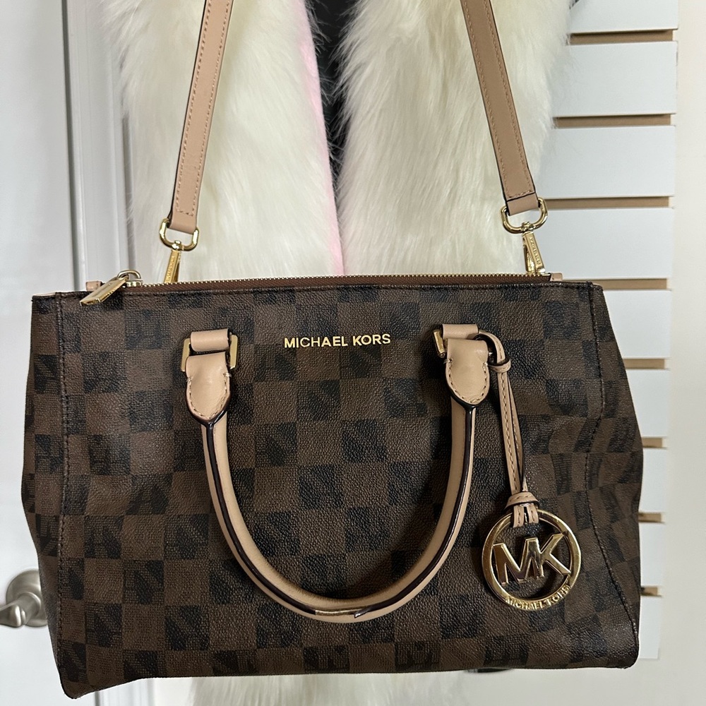 Michael Kors purse w/ never used crossbody strap